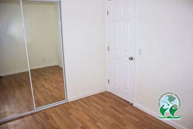 Building Photo - 2483 Kapiolani Blvd