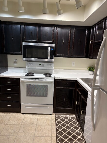 Building Photo - 509 Highwood Dr