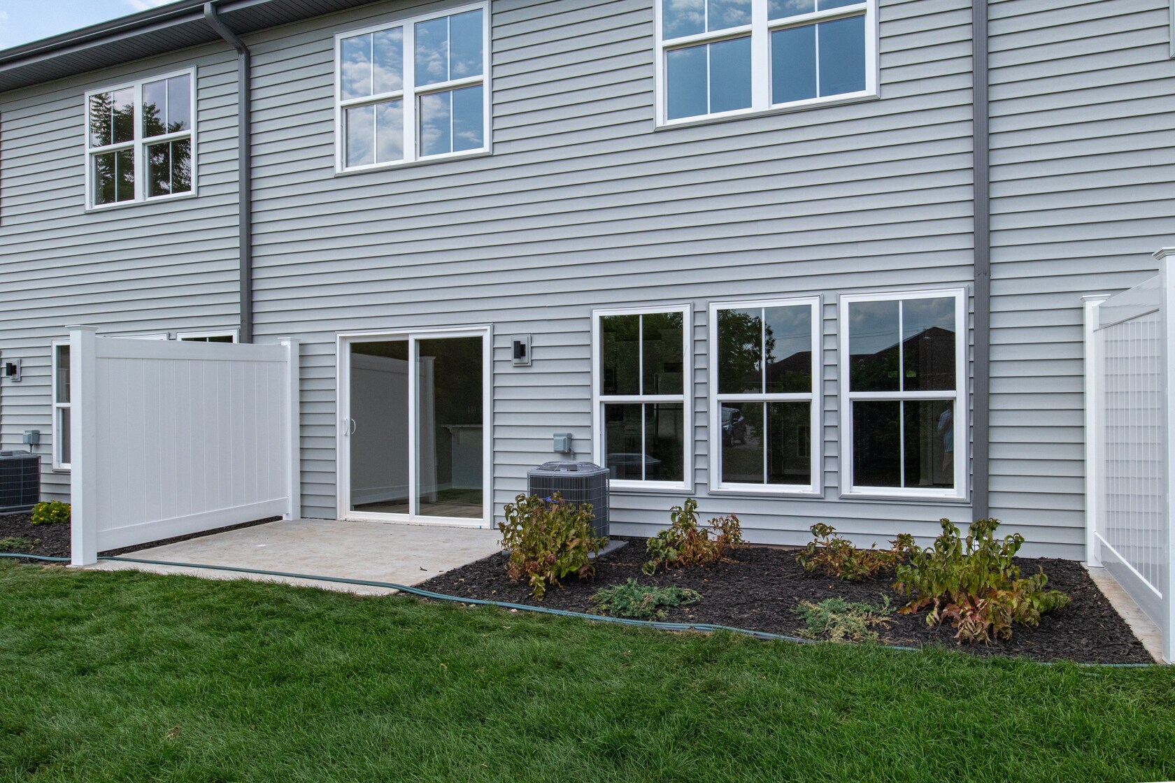 Building Photo - 1076 W 20th Ave
