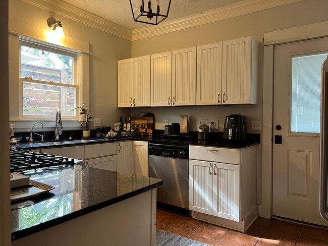 Building Photo - 3520 Lee Ave