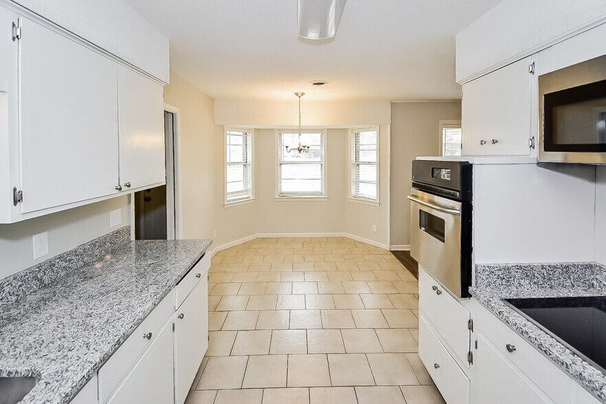 Building Photo - 9077 Neil Ave