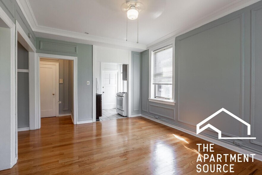 Building Photo - 1367 W Estes Ave