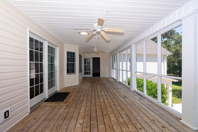 Building Photo - 237 Riverbend Rd