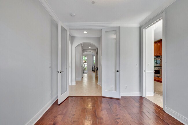 Building Photo - 5585 NE Trieste Way