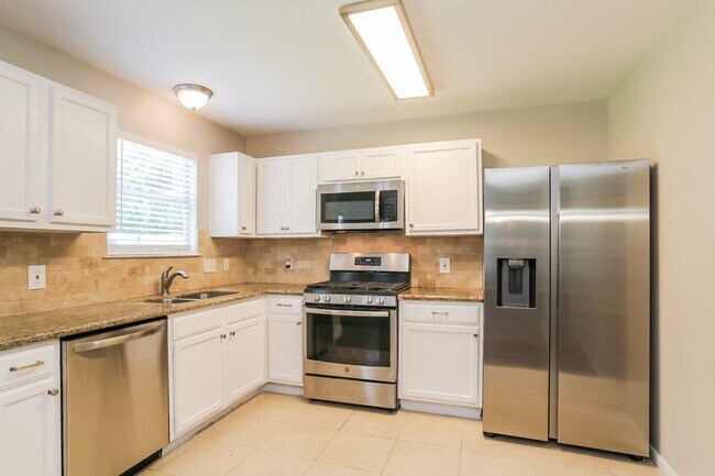 Building Photo - 1910 Emerald Pathway Dr