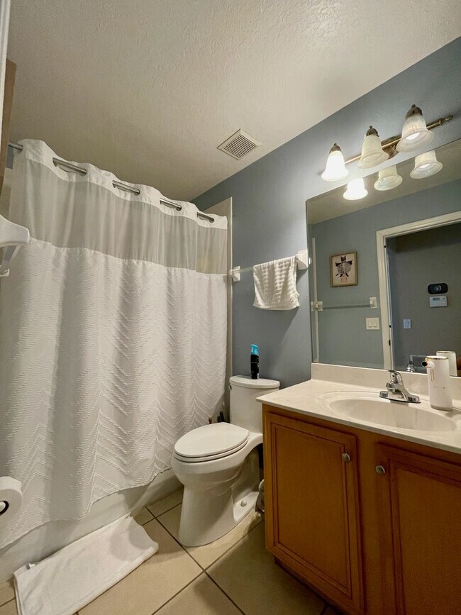 Building Photo - Modern 4-Bed, 2-Bath Solar-Powered Home Near UCF