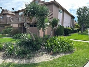 Building Photo - 440 W Orangewood Ave