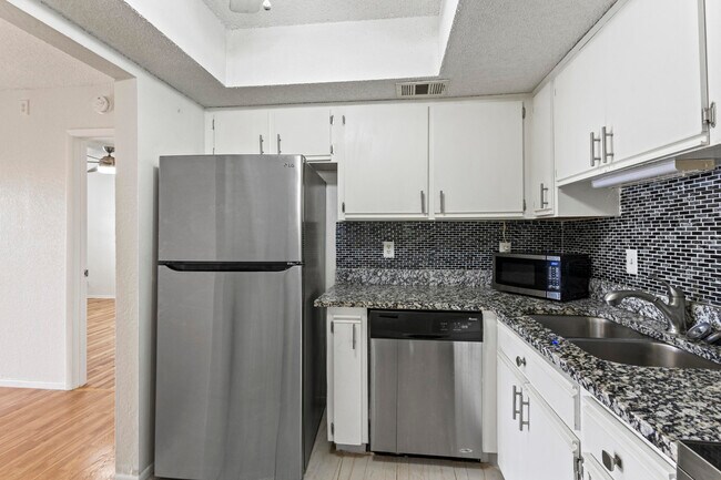 Building Photo - 1507 SE Royal Green Cir