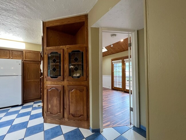 Building Photo - Outdoor Oasis: Charming 3 Bed 2 Bath House!