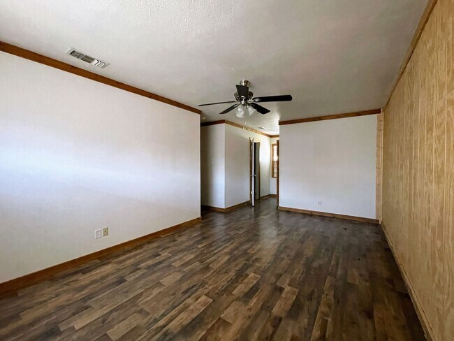 Building Photo - Cozy?Charm Meets Modern Luxury – Your Perfect Ranch-Style Retreat in Lamesa!
