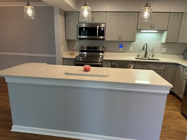 Building Photo - 3023 Stratford Ct
