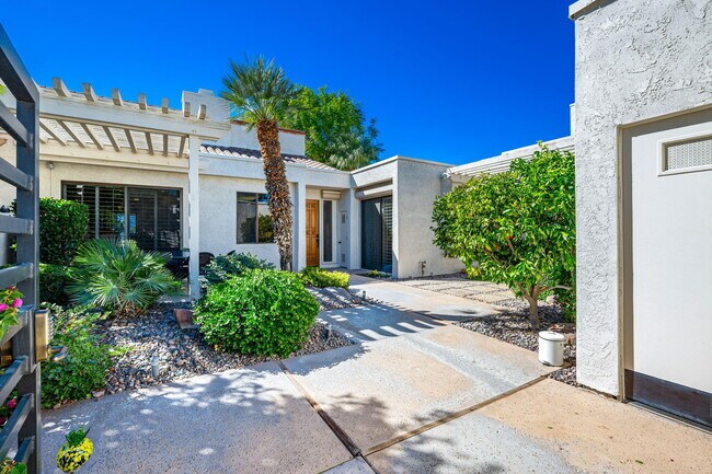 Building Photo - 717 Inverness Dr
