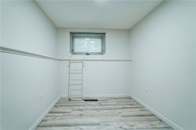 Building Photo - 2233 Clifford Ave