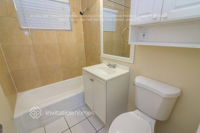 Building Photo - 5140 SW 6th Ct