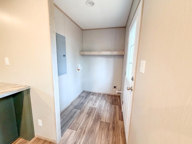 Building Photo - 52 Sutherland Ln SW