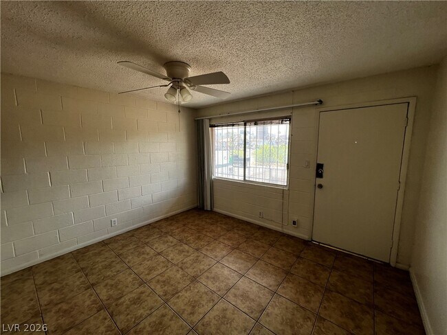 Building Photo - 3720 Royal Crest St