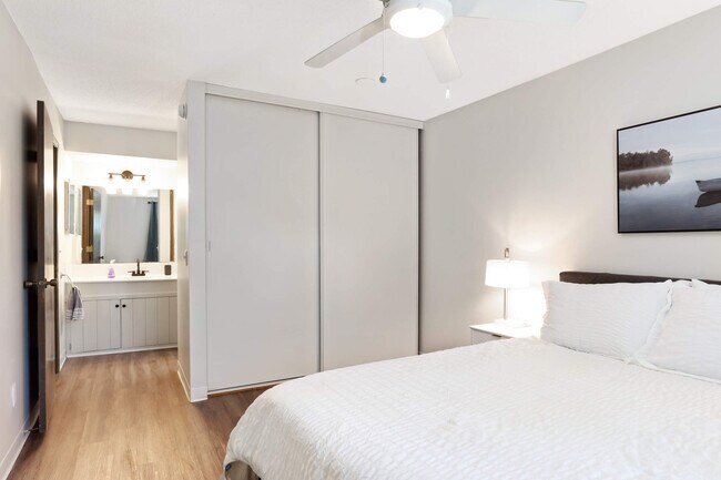 Building Photo - 1011 11th Ave S