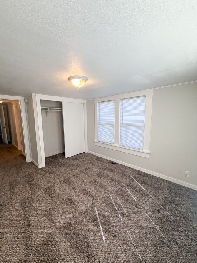 Building Photo - 2 BED, 1 BATH HOUSE