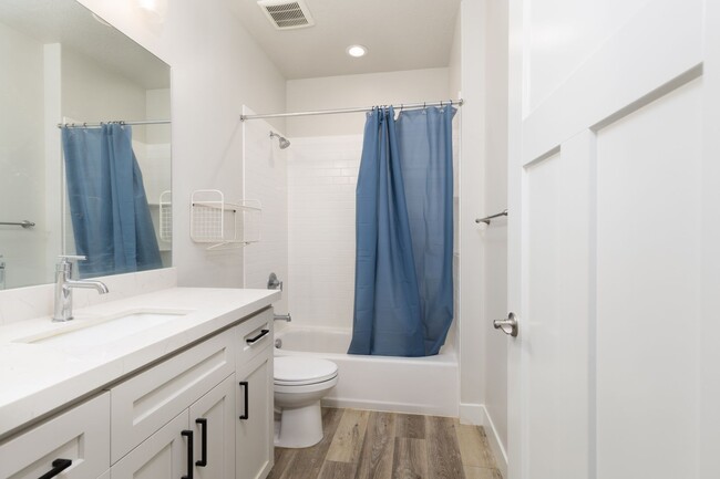 Building Photo - **Charming Home in Provo, UT 84401 – Avail...