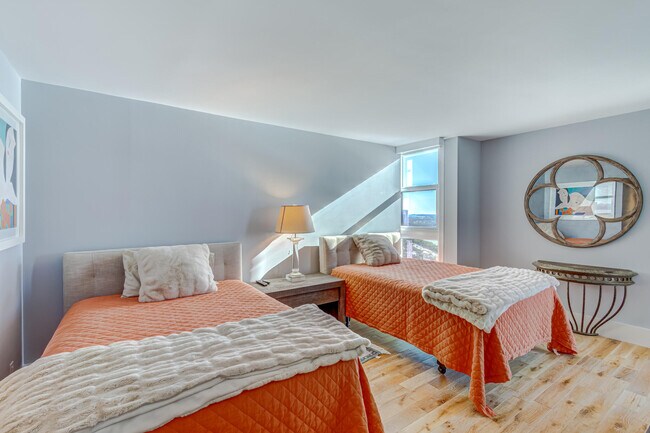 Building Photo - 5510 N Ocean Dr