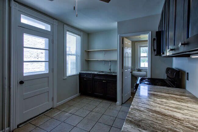 Building Photo - 1115 Frances Ave