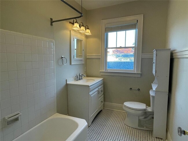 Building Photo - 1806 W Morrison Ave