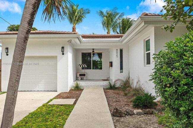 Primary Photo - 9025 Dickens Ave