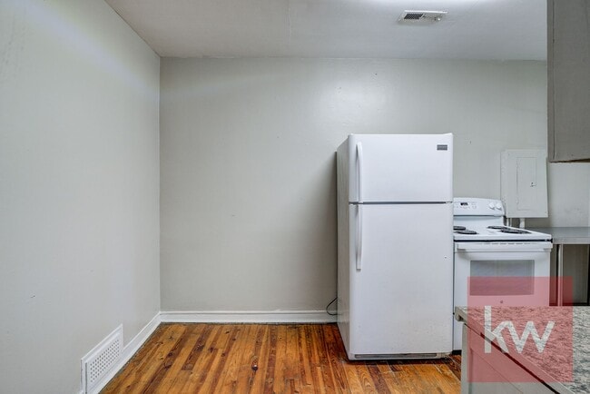 Building Photo - One Level, 2 Bedroom Unit in Kingsport