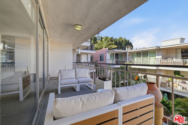 Building Photo - 7270 Hillside Ave