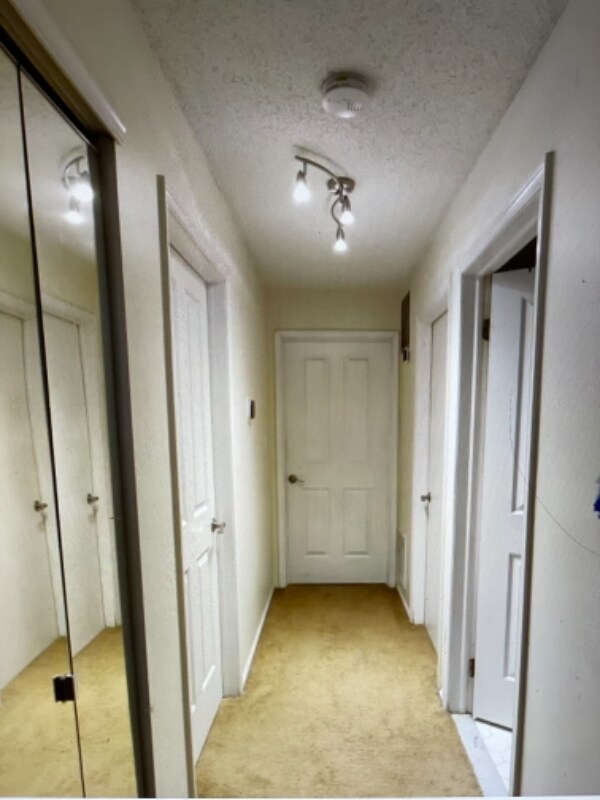 Building Photo - 6 Chamberlin Ct