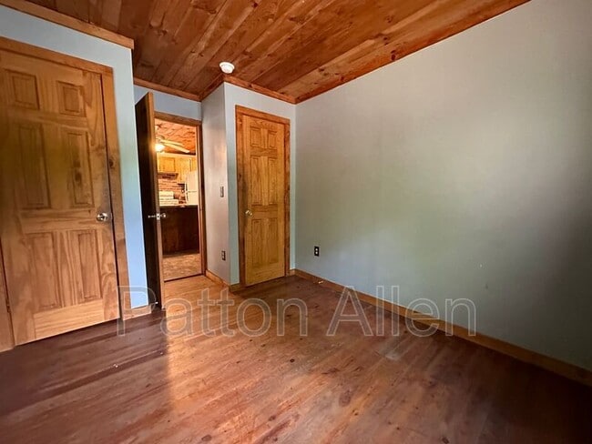 Building Photo - 267 Davis Creek Rd