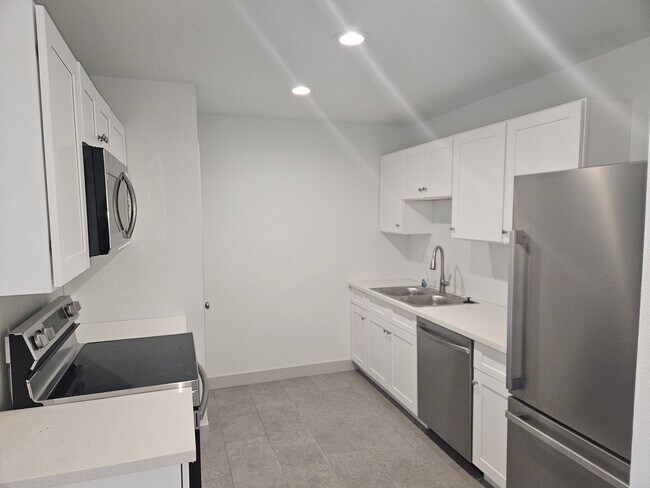 Building Photo - 183 Hacienda Loop
