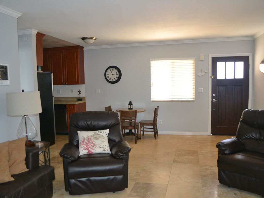 Building Photo - 676 Seacoast Dr