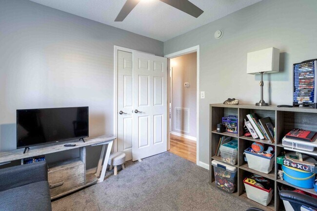 Building Photo - 3 bedroom Dog Friendly Home For Rent with Swimming Pool!