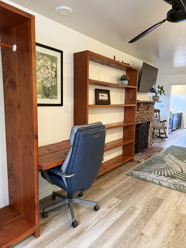 Building Photo - 1388 Siwanoy Dr