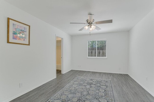 Building Photo - 411 Thelma Dr