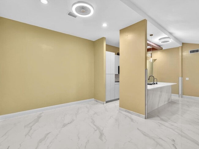 Building Photo - 12549 Woodmill Dr