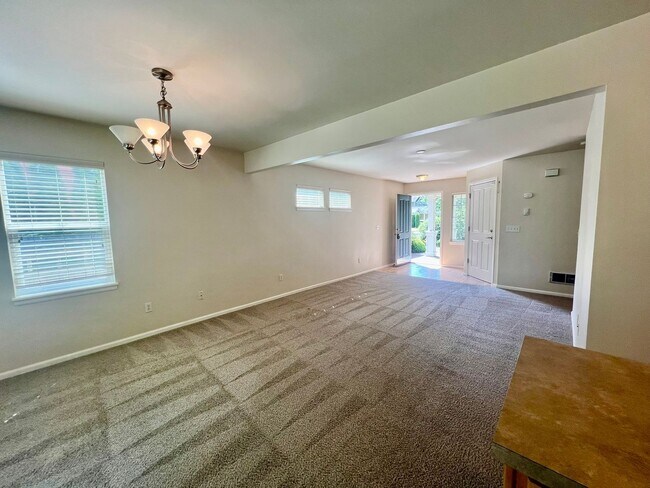 Building Photo - 2-Story Townhouse