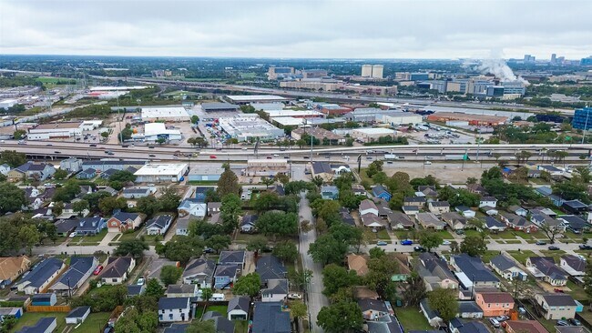 Building Photo - 1511 Scharpe St