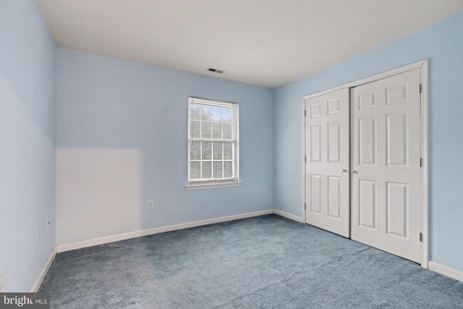 Building Photo - 1702 Oakfield Ave