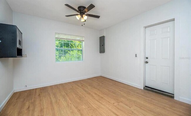 Building Photo - 2127 26th Ave S