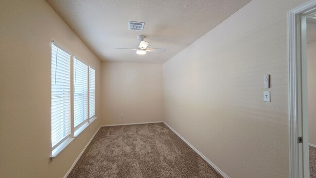 Building Photo - 5 Bedroom Beauty!  Far NorthWest SA off Potranco and Loop 1604
