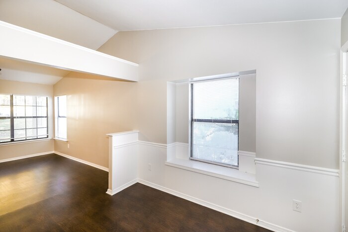 Building Photo - 1919 Calgary Trail