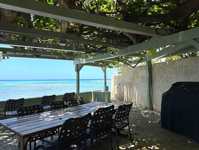 Building Photo - Gold Coast, Tropic Seas - 2BR/2BA/Street Parking Only