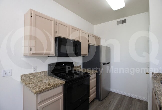 Building Photo - 16013 S Desert Foothills Pkwy
