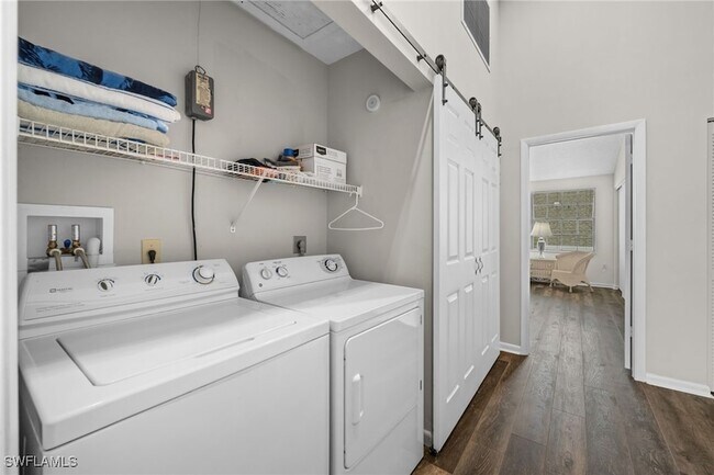 Building Photo - 833 Meadowland Dr