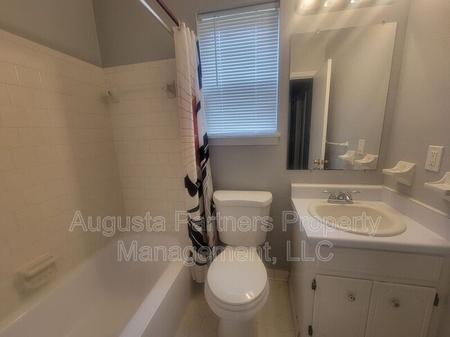 Building Photo - 4536 Hillside Dr