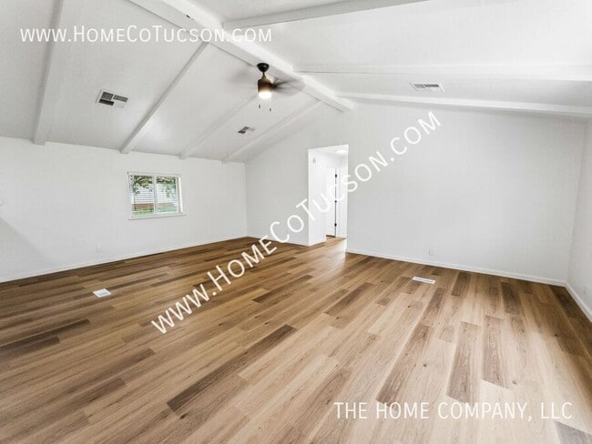 Building Photo - 2534 N Calle Segundo