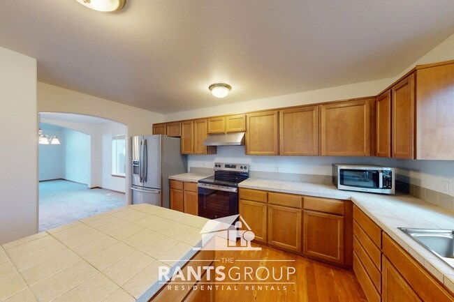 Building Photo - Spacious Pet-Free 4+ Bedroom Home in Lacey!