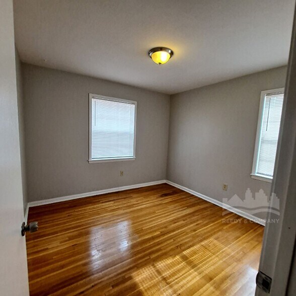 Building Photo - 3743 Lakehurst Dr
